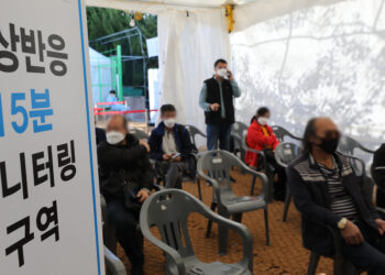 [지금 한국은] 75.3% 백신접종 완료, 1차 접종 80.1%