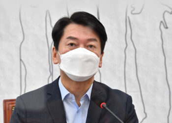 대선 3수 안철수, 출마선언..캐스팅보트로 급부상