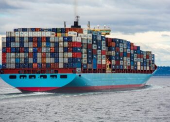 “OC 기름 유출 사고는 화물선 닻 때문”..용의 선박 지목