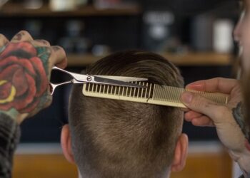 “한국도 안하는 두발단속을 미국서?”…학생 7명 정학, 소송 당해