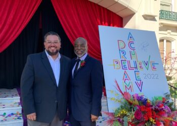 2022년 로즈페레이드 그랜드마샬은 레버 버튼