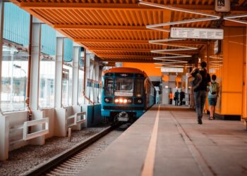 지하철 탑승에 안면인식 결제 ‘페이스 페이’ 도입 논란