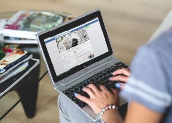 접속장애 페이스북 5.5% 폭락..뉴욕주가 일제히 하락