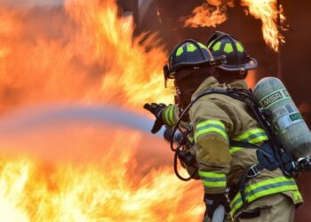 한인타운서 무장대치극..자신의 집 방화 후 경찰과 3시간 대치