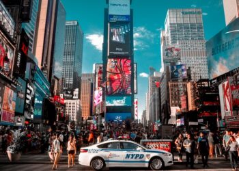 뉴욕 여경 삼각관계 비극적 결말…전 여친의 애인 총격 살해