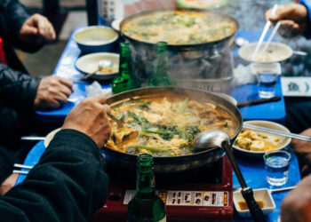 난감한 한인 업주들 “다들 아는 단골인데 어떻게 백신증명을..”