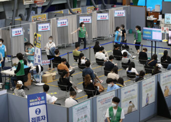 세계인 34% 접종완료…한국, 인구 대비 하루 주사건 선두