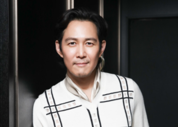 ‘456번’ 이정재, 결국 LA행 비행기 탔다.