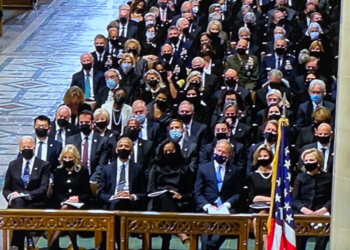 ‘최초 흑인 국무’ 파월 장례식 엄수…트럼프 ‘불참’