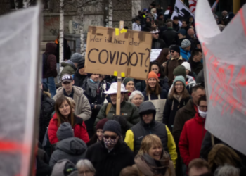 하루 확진자, 3주 연속 증가세, 44.1만명..사망 500만명 넘어서