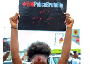 경찰, 비무장 20대에 테이저건 50번 발사해 살해