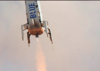 우주여행 무사히 귀환한 남성, 경비행기 추락사고로 숨져