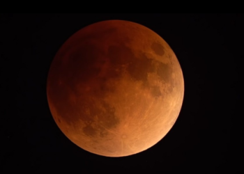 580년만에 최장 부분월식..블러드문 현상도