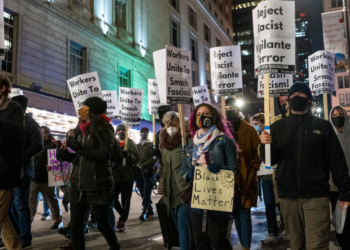 “법정 정의 없다” 곳곳 항의시위..’2명 살해’ 백인10대 무죄