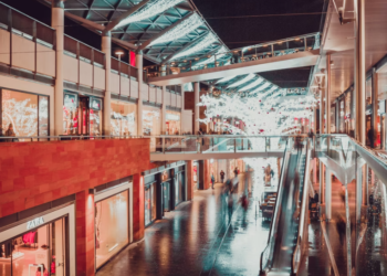 올 연말 쇼핑, 오프라인 다시 뜬다 “매장 직접 가서 쇼핑할 것”