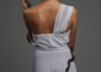 [이런 일도] “뱀에 물린 것처럼…부자 아내 위장 살해”