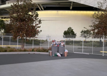 “쓰레기 한 장 없어…BTS팬인게 자랑스러워” 시민의식 돋보인 공연