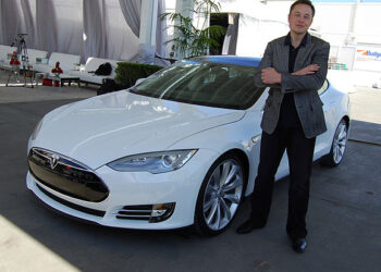 휘청이는 테슬라, 20개월만에 최악…주가 대폭락