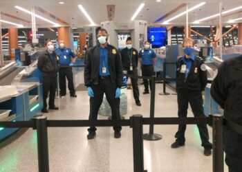 미국 초비상 “오미크론 막아라”,  29일부터 남아공 등 8개국 여행 제한