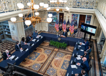 바이든 “오미크론 추가 봉쇄 없다..부스터샷 접종이 최선”