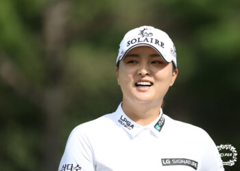 고진영, LPGA 최종전 우승…한국인 최초 3년연속 상금왕