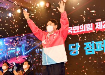 국민의힘 대선주자 윤석열 후보 선출, 당원 투표서 57.77% 압도