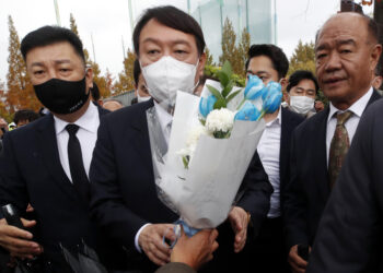 “DJ 정신 배우면 나라 제대로 갈 것”..고개 숙인 윤석열