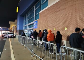 [블프 표정]줄서기 재등장, 경쟁은 없어..생필품 매장 한산