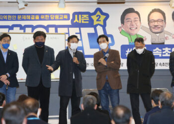 “민주당 야당일때 일 잘해” 쏟아진 쓴소리