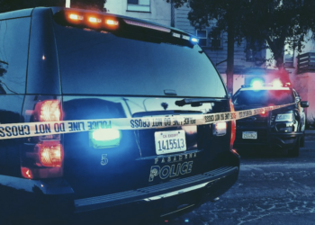 패사디나서 대낮 총격전 벌어져…살인범, 경찰 총 맞아 사망