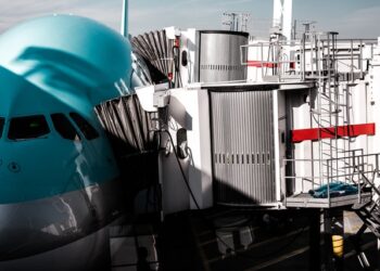 인력난→항공편 축소→요금 폭등…美항공업계 연쇄 부작용