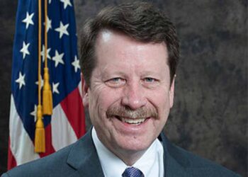 이 시국에 FDA 수장을 교체?..무슨 이유있나?