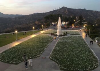 “그리피스 천문대에 2만 7천개 깃발 꽂혔다”