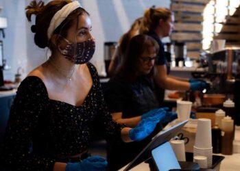 “백신 카드 보여 달라는 식당 없어요”….’증명 요구’도, ‘혼란’도 없었다