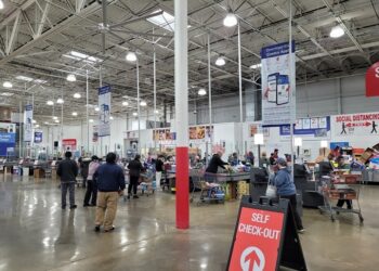 [블프 표정]줄서기 재등장, 경쟁은 없어..생필품 매장 한산