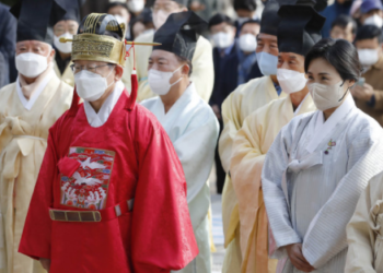 “앗 왜 갑자기?” 연일 문 정부 비판..부동산·탈원전·방역, 조국 등