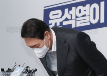 [한국 대선] 윤석열, 부인 김건희 의혹 전격 사과