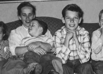 ‘기일’ 전 부인 묘소, 질 바이든과 동행 …1972년 교통사고 사망