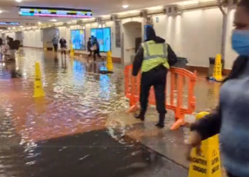 쏟아진 폭우에 LA 유니언 스테이션 물난리