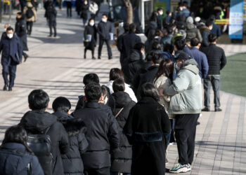 “한국, 일일 신규확진 5000 넘어 역대 최다” 외신도 긴급 타전