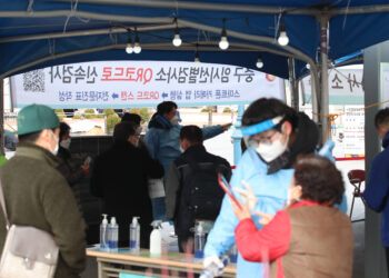 [지금 한국은] ‘확진자 최대’ 위중증·사망자 ‘최다’…총체적 난국