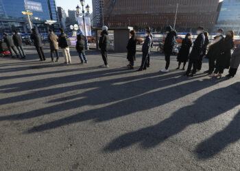한국 코로나 감염 폭발적 양상….첫 7000명대 돌파 쇼크