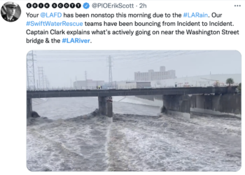 폭우에 차량 휩쓸려 강에 빠져..LA리버