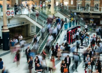 “누가 뒤따라 오는 것 같아 불안해”..한인들, 외출 기피까지