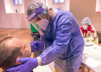 LAX 입국자  수화물 찾기 전 코로나 즉석 검사