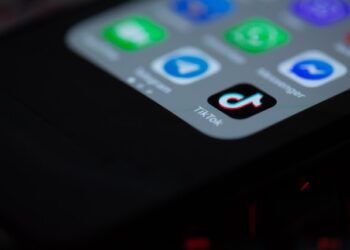 틱톡 통해 학교 위협 전국 확산..FBI 긴장