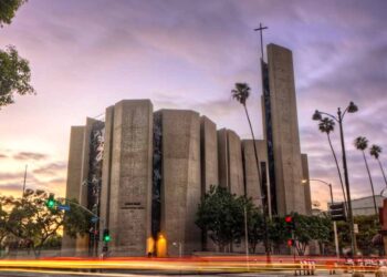 한인 성당 새벽 미사 중 알몸 노숙자 난입 소동