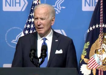 바이든, ‘오미크론’으로 봉쇄하지 않는다.