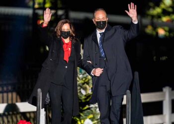 해리스 부통령 코로나19 음성 판정