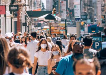 “코로나19 눈폭풍 경험할 것”…미국, 5차 확산 본격